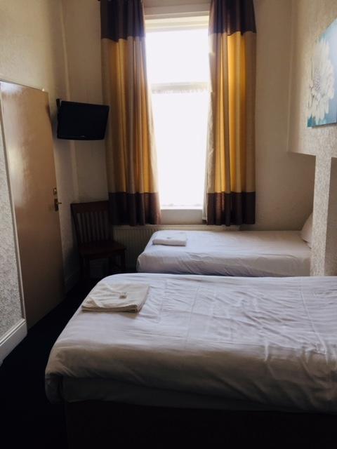 Mayfair Hotel كينغستون أبون هول المظهر الخارجي الصورة